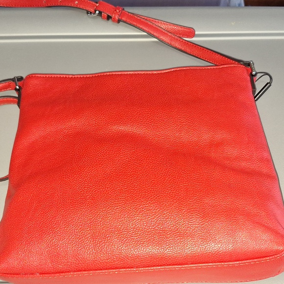 ๐บCALVIN KLEIN R-q Crossbody Bag in Red - Picture 10 of 12